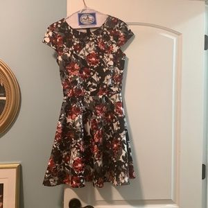 Floral short red/white dress, vintage inspired. Polyester/thicker material.